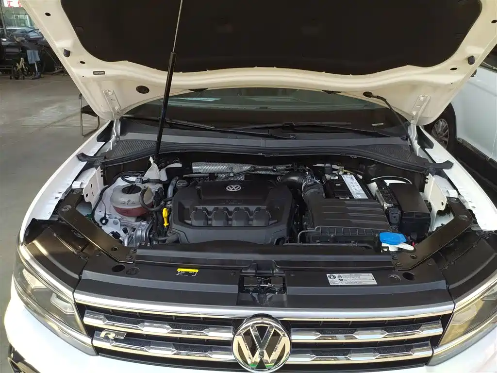 Volkswagen Tiguan L 2020 330TSI Auto 2WD R-Line Flagship China VI фото 20