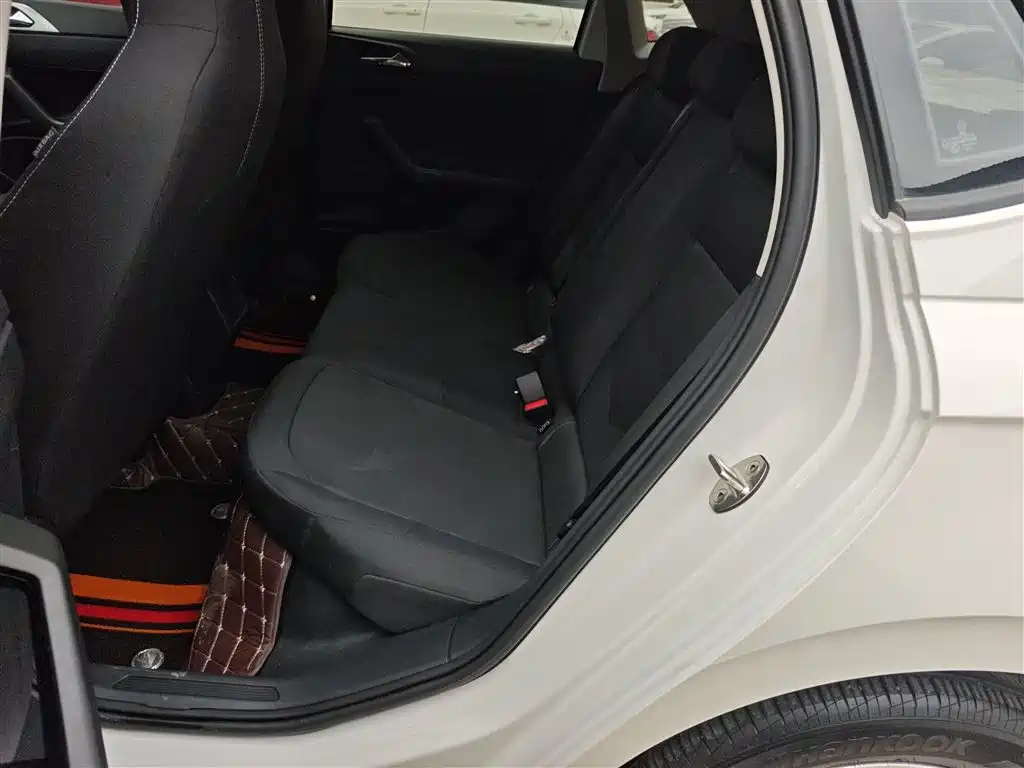 Volkswagen Polo 2019 Plus 1.5L Automatic Panorama Enjoyment Edition фото 13