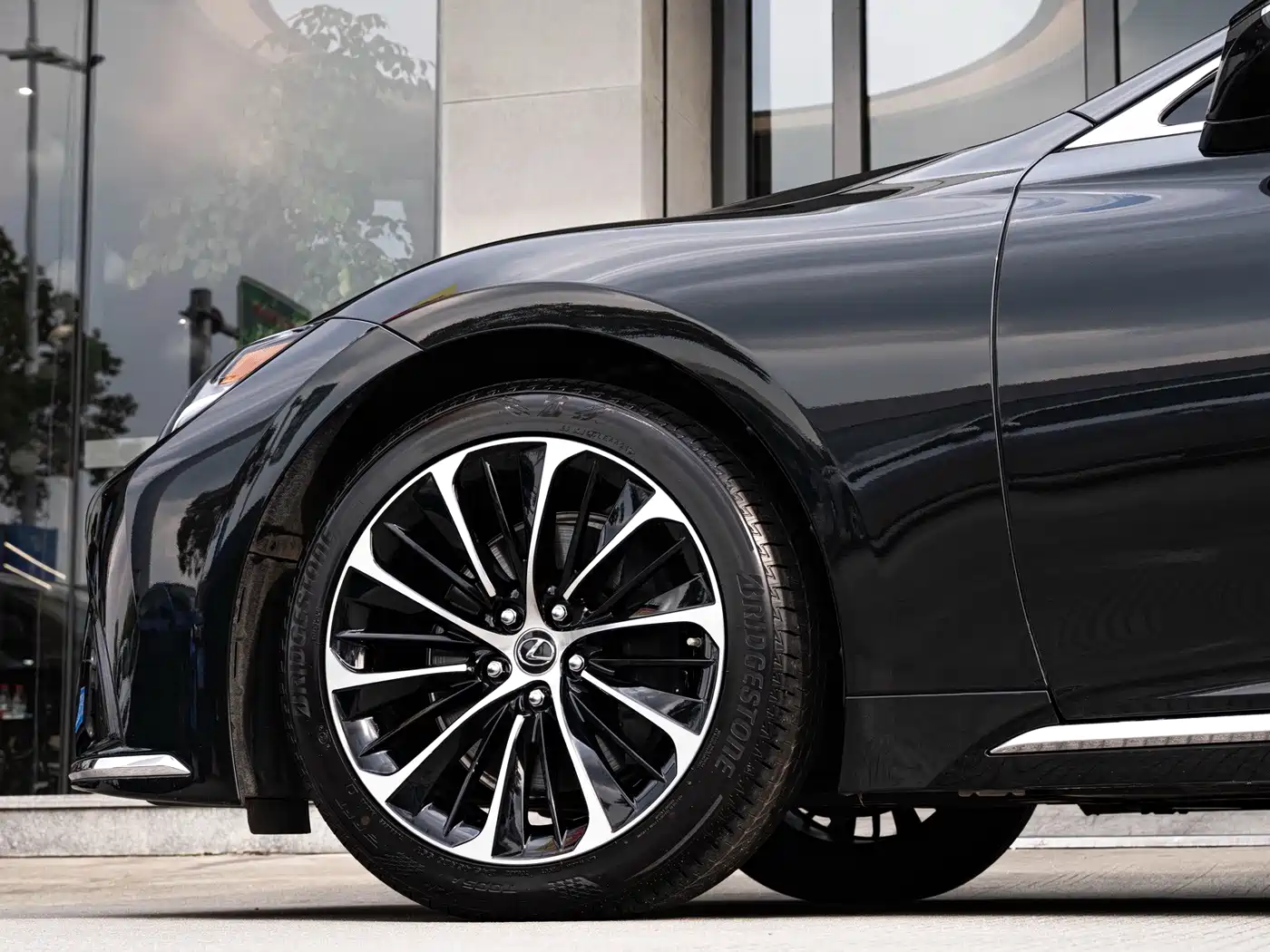Lexus LS, миниатюра 8