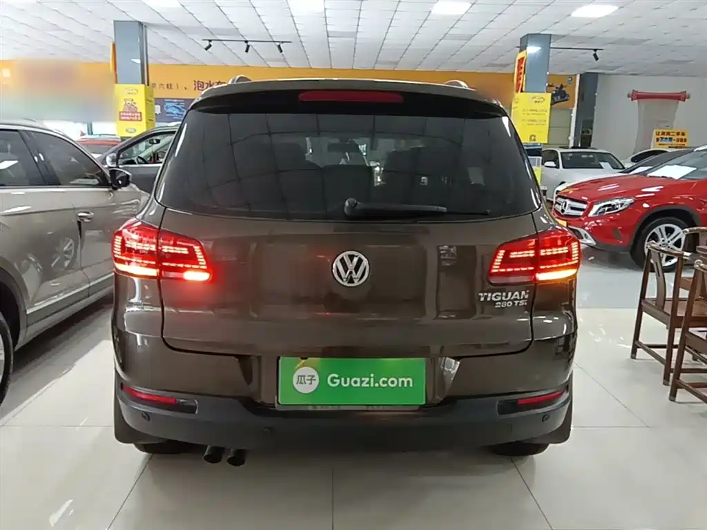 VOLKSWAGEN TIGUAN