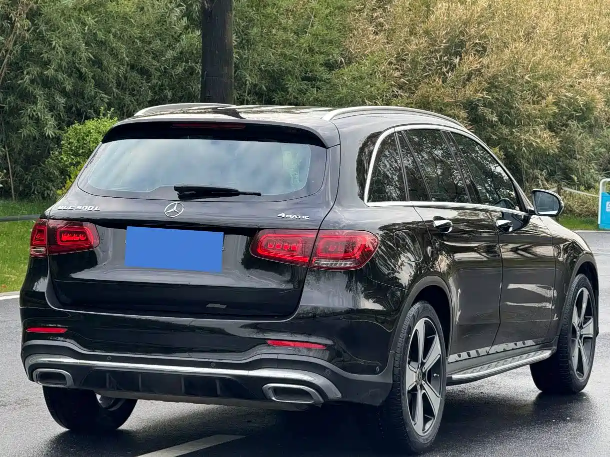 MERCEDES-BENZ GLC