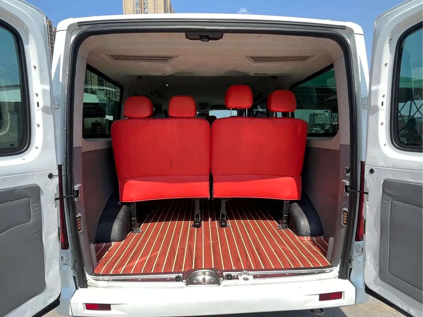 SAIC Maxus Xintu V80 2024 Aoyun 6MT Long Wheelbase Ultra-low Roof 147Ps 6/7/8/9-seater фото 9