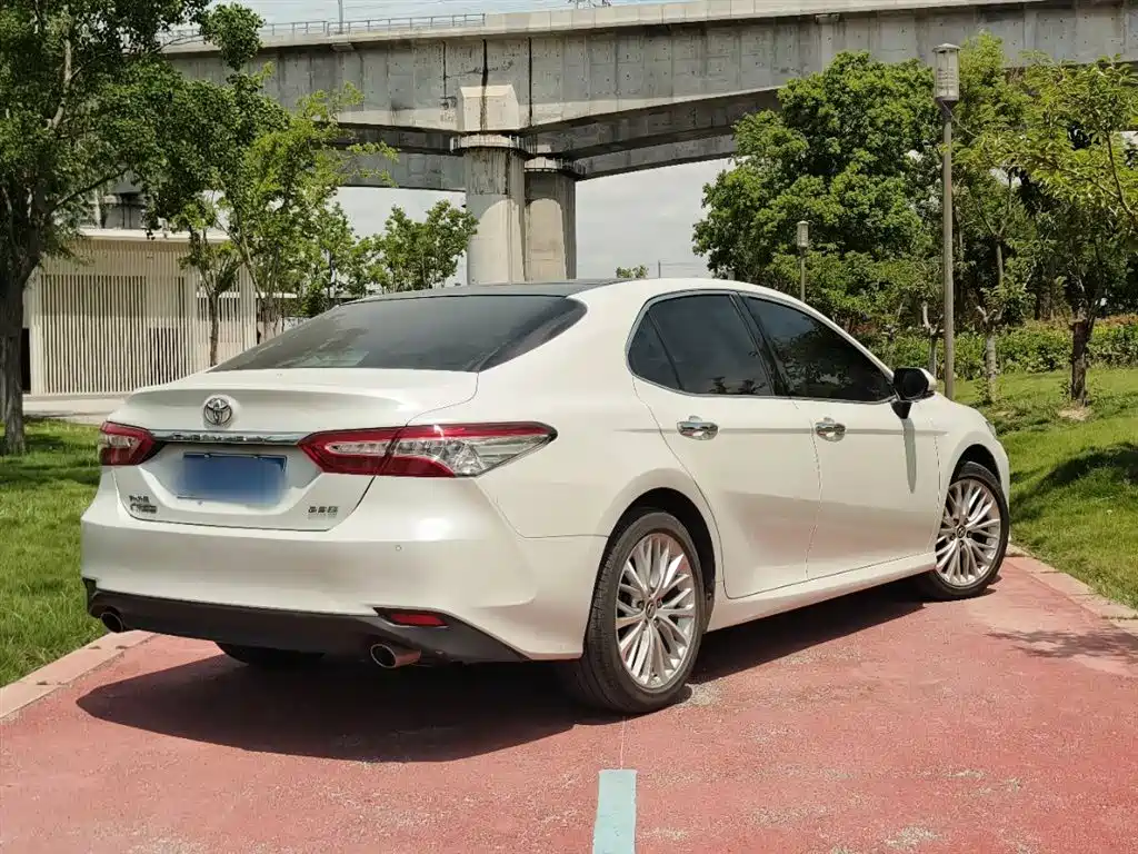 Toyota Camry 2018 2.5G Luxury Edition фото 2