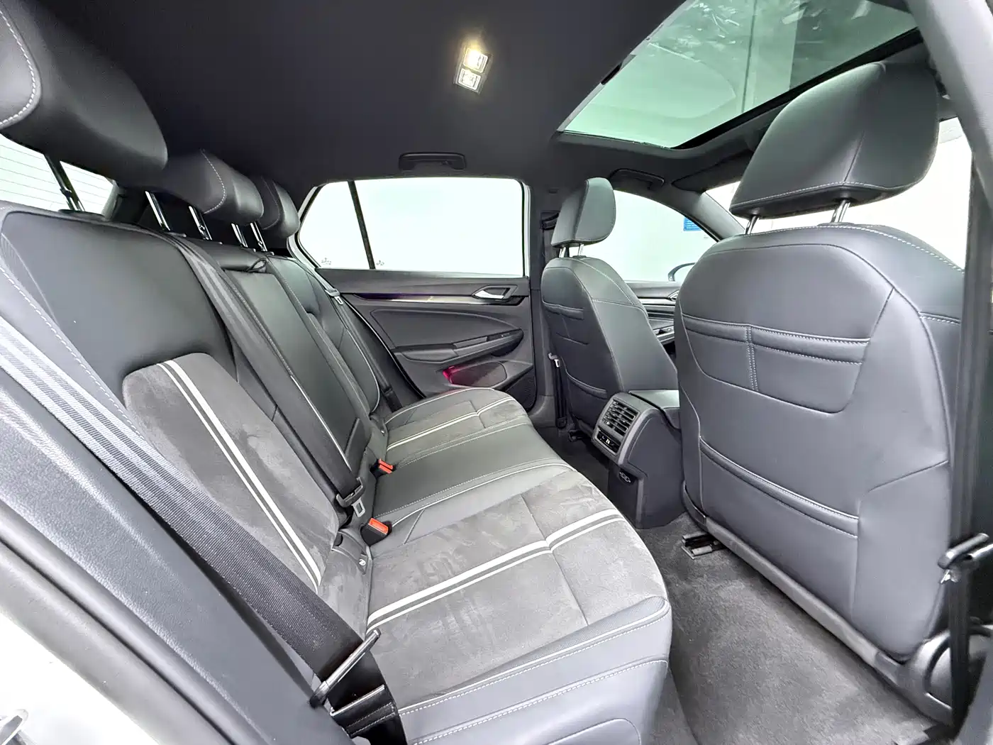 Volkswagen Golf 2023 280TSI DSG R-Line Lite фото 10