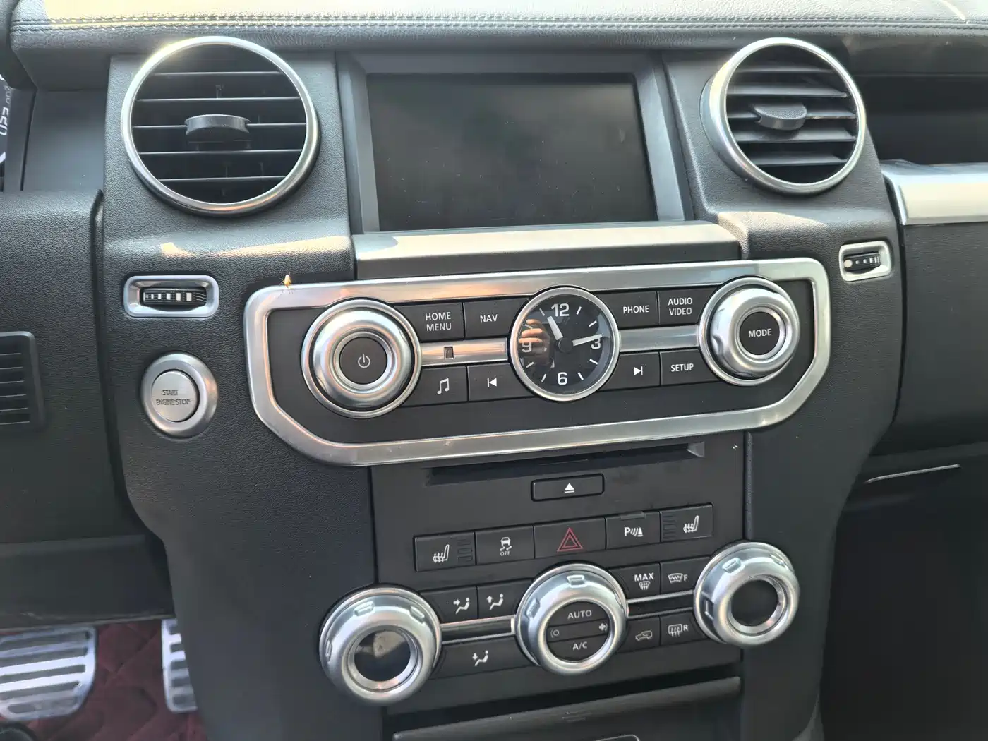 Land Rover Discovery 2015 3.0 SC V6 SE фото 25