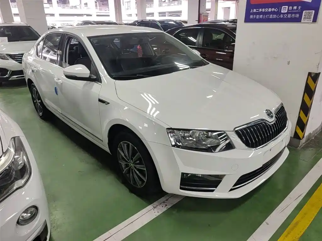 Škoda Octavia 2017 1.6L Automatic Pioneer Edition фото 7