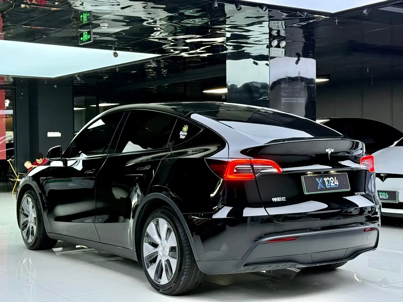 Фото 13 - Tesla Model Y