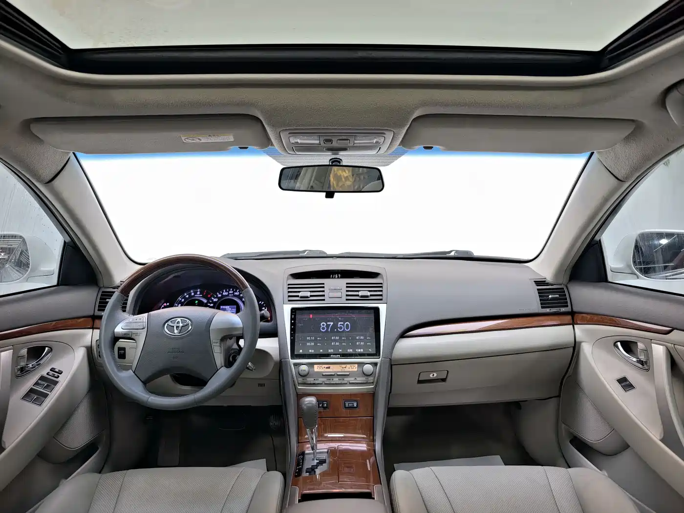 Toyota Camry 2013 200G Classic Luxury Edition фото 18