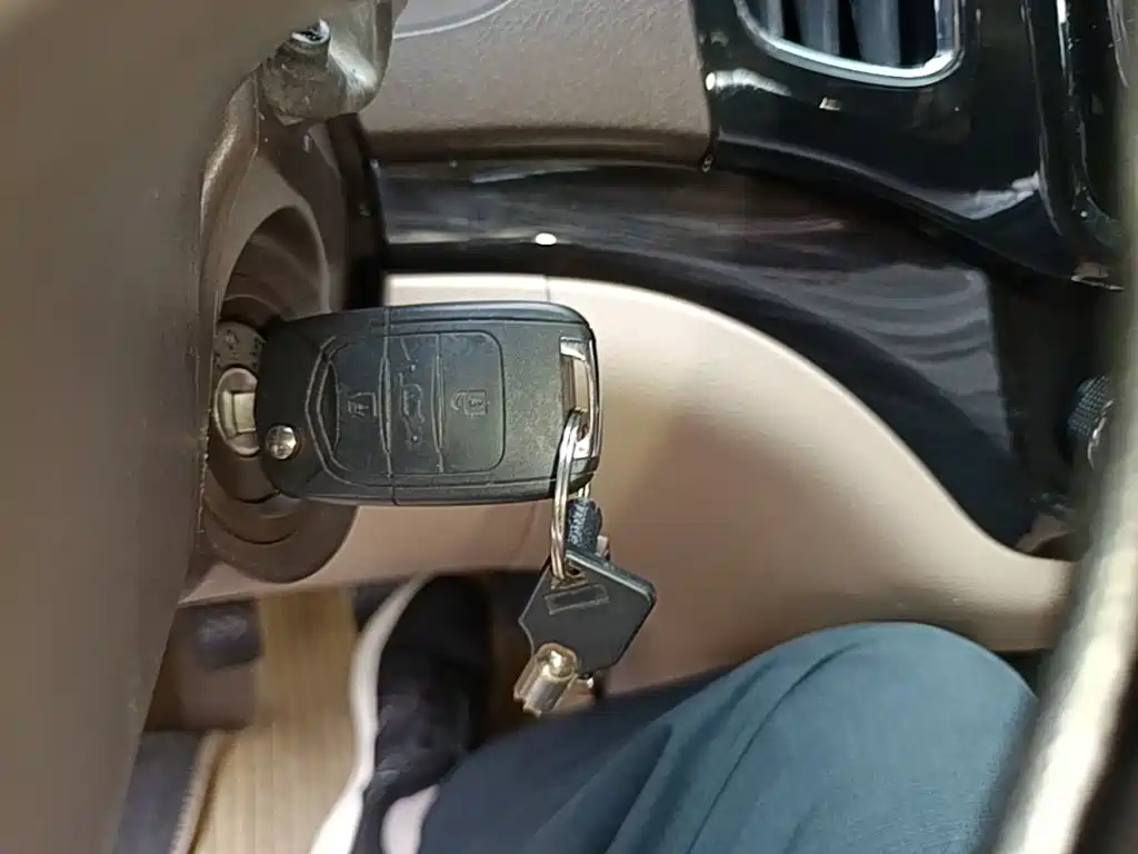 Baojun 730 2015 2014 1.5L Manual Luxury Navigation ESP Edition 7-Seater