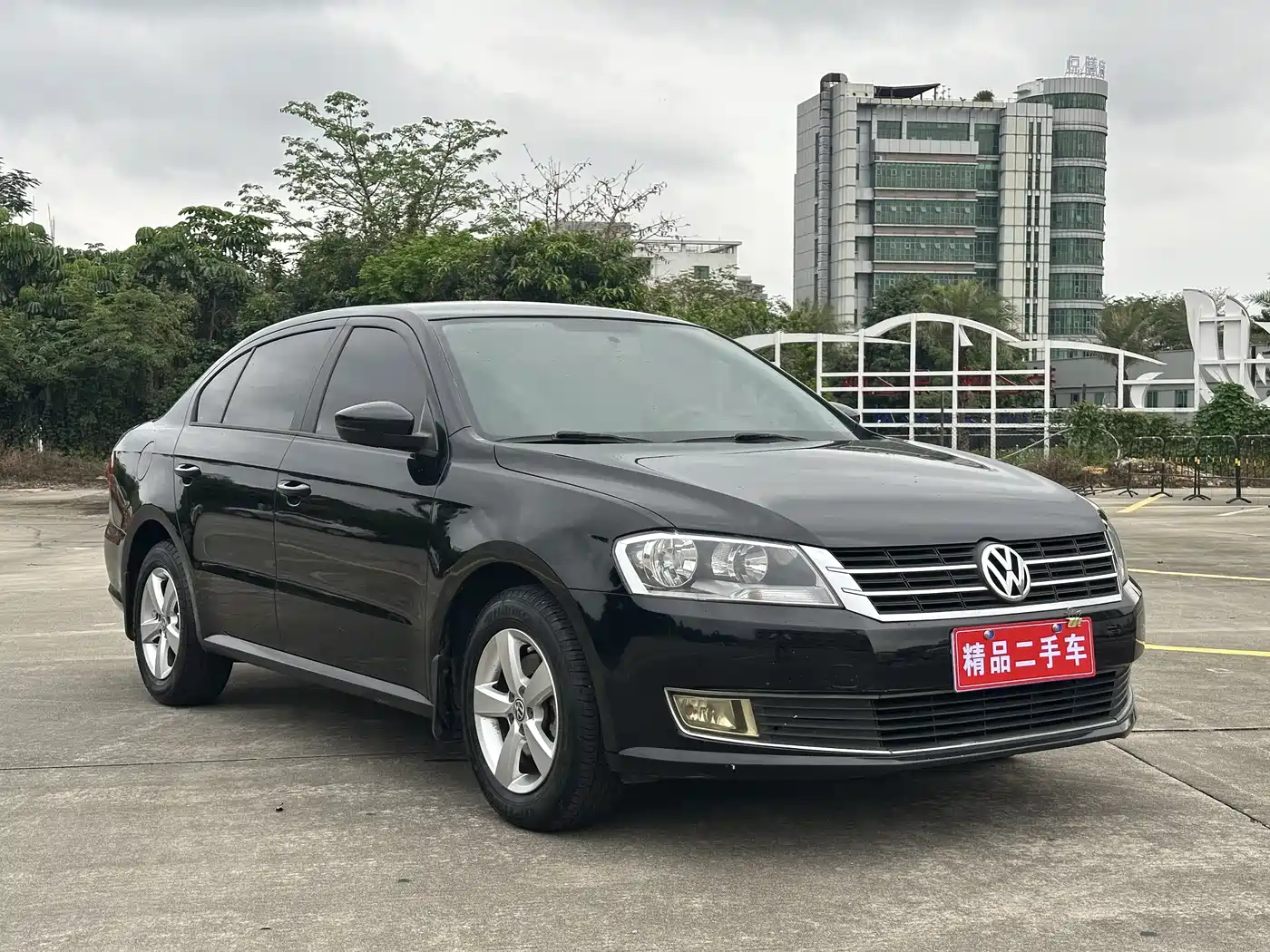 Volkswagen Lavida 2013 Facelift Classic 1.6L Automatic Trend фото 3