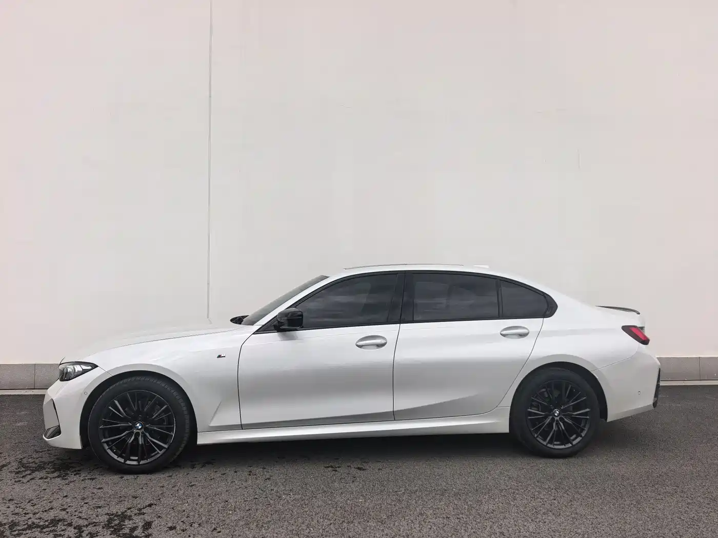 BMW 3 Series 2023 325Li M Sport Black Night Package фото 3