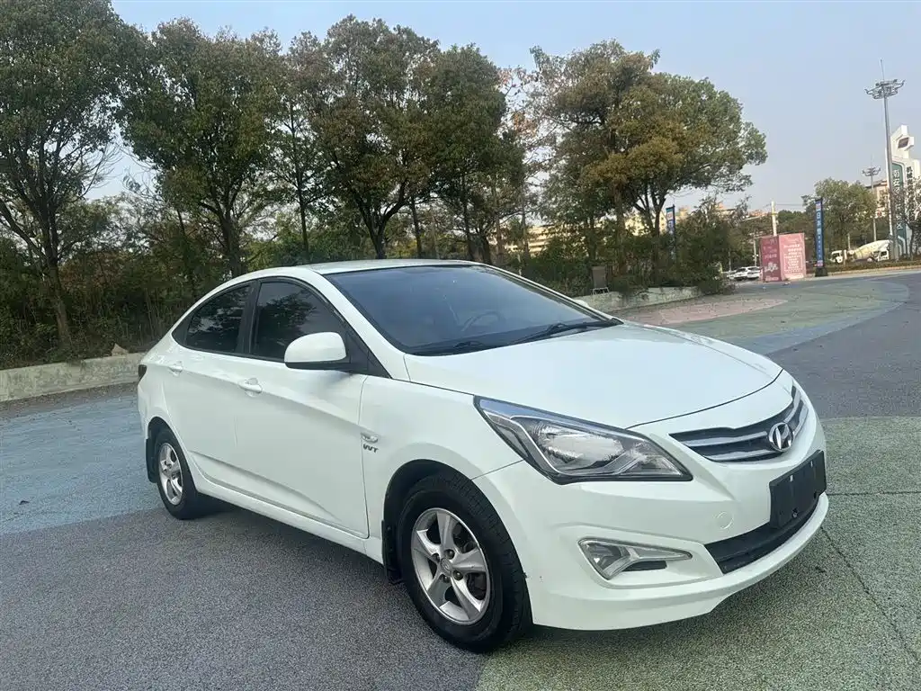 Hyundai Verna 2014 1.4L Automatic Smart GLS фото 3