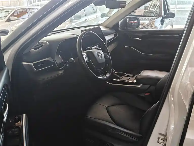 TOYOTA HIGHLANDER