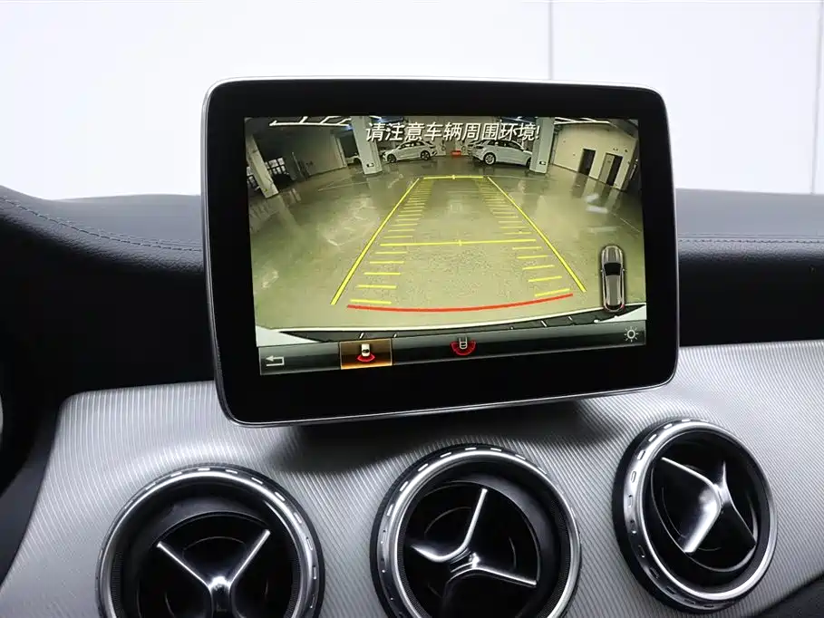 Mercedes-Benz GLA 2016 GLA 220 4MATIC Fashion фото 10