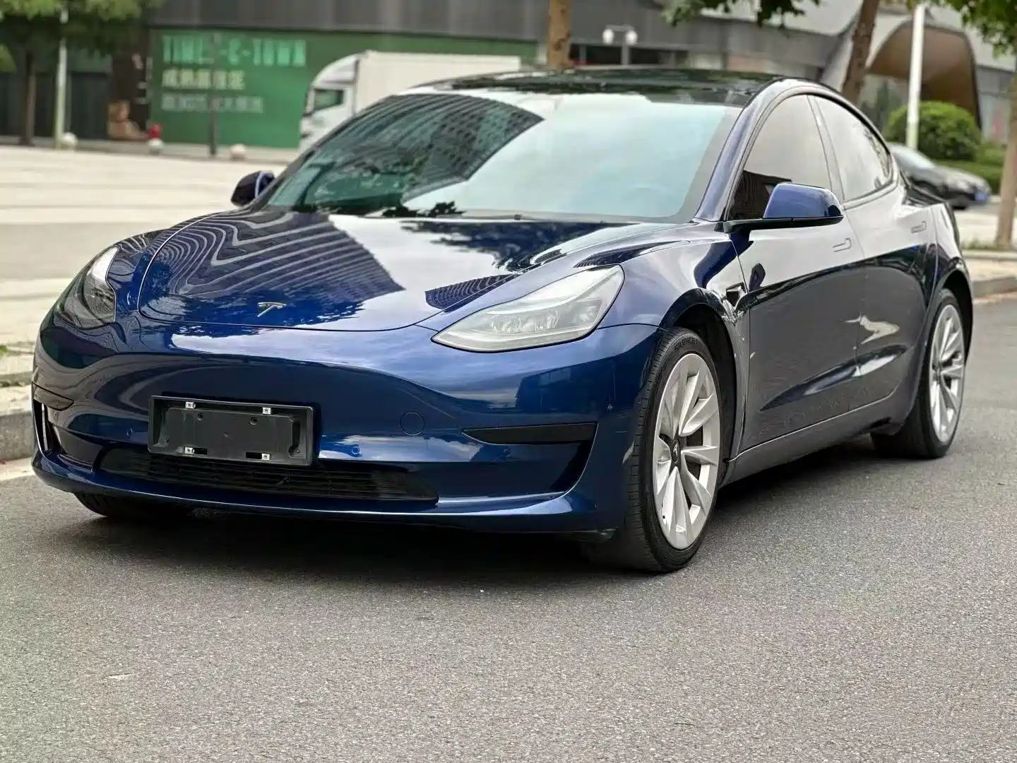 Фото 1 - Tesla Model 3