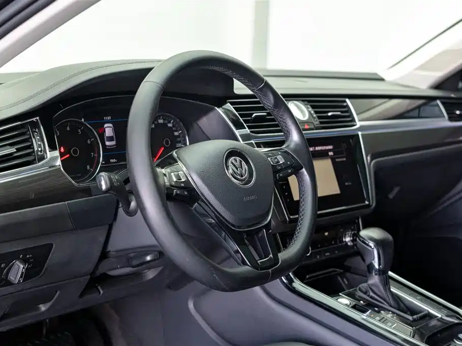 Volkswagen Phideon 2018 380TSI 2WD Business Edition фото 17