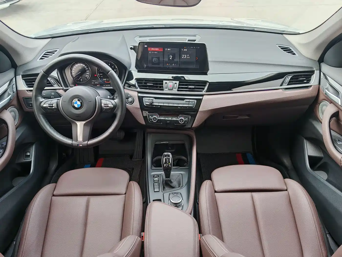 BMW X1 2022 sDrive25Li Leading фото 24