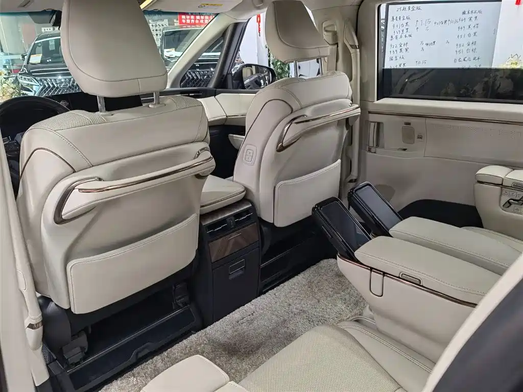 Lexus LM 2023 500h 6-Seater Prestige Edition фото 9