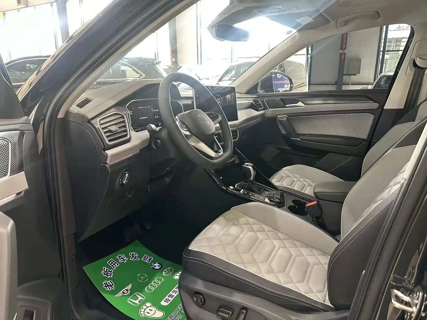 Volkswagen Tayron 2024 300TSI 2WD Luxury Plus Advanced фото 4