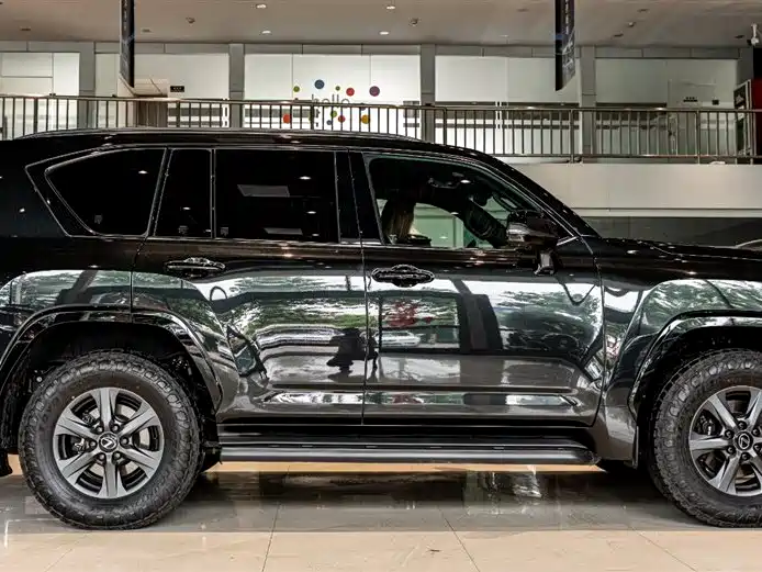 Lexus LX 2025 700h OVERTRAIL Frontier Edition фото 4