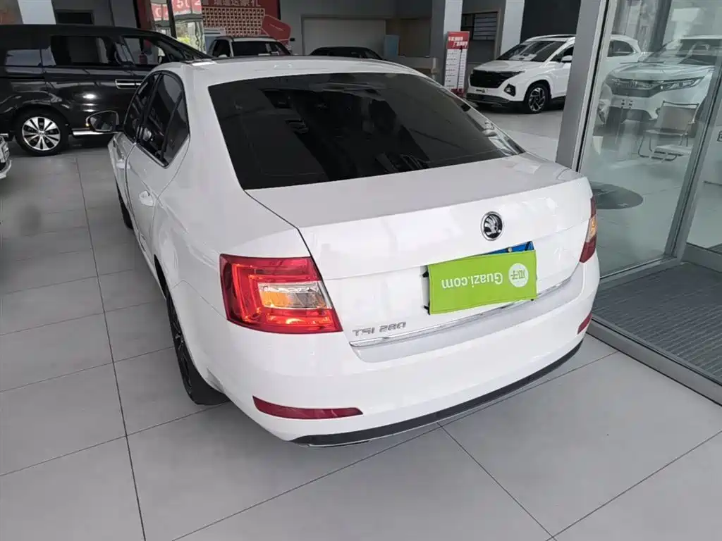 Škoda Octavia 2017 TSI280 DSG ZhiXing фото 5