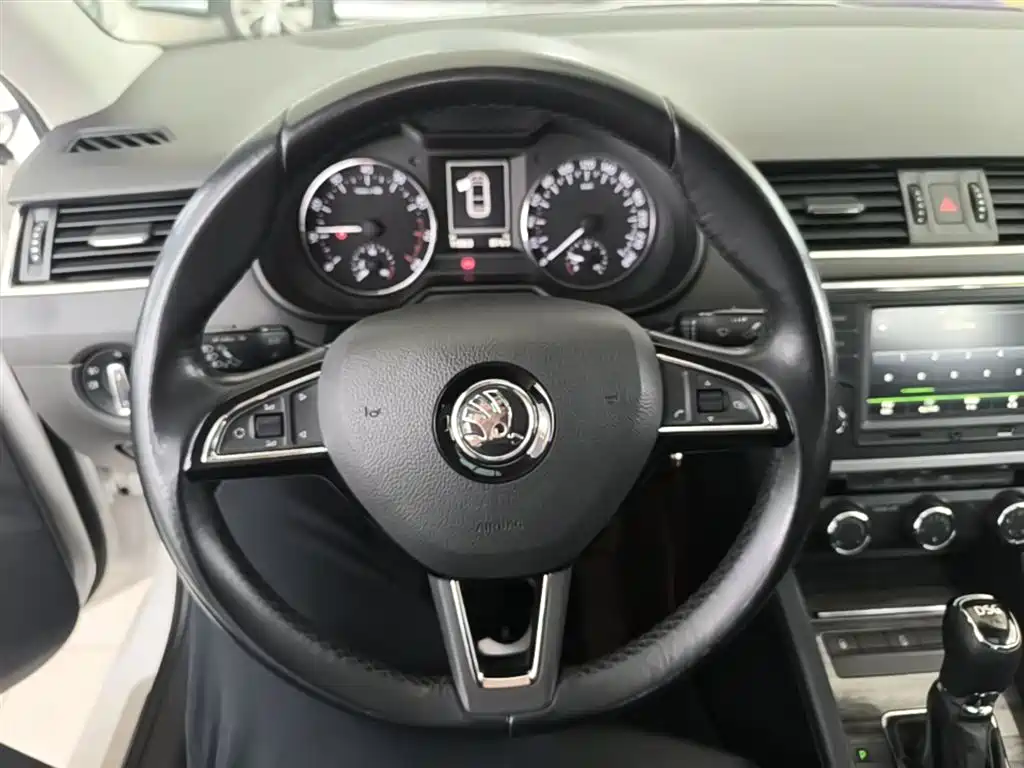 Škoda Octavia 2017 TSI280 DSG ZhiXing фото 11