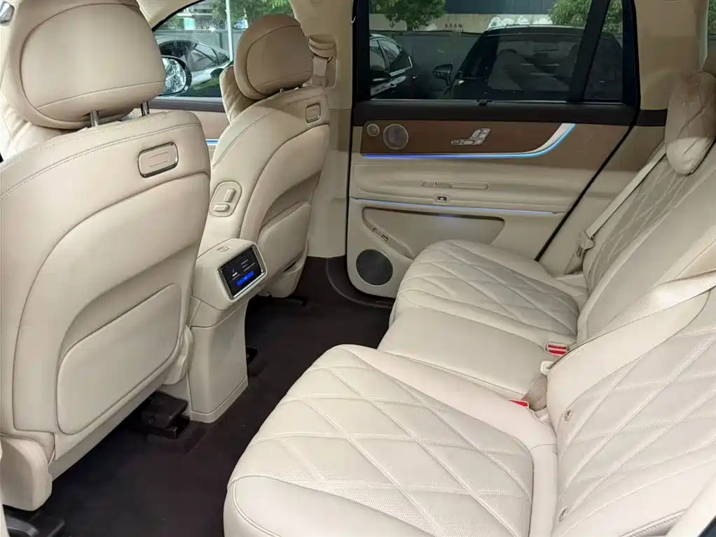 AITO Wenjie AITO M9 2025 Extended Range Ultra 52kWh 5-Seater фото 6