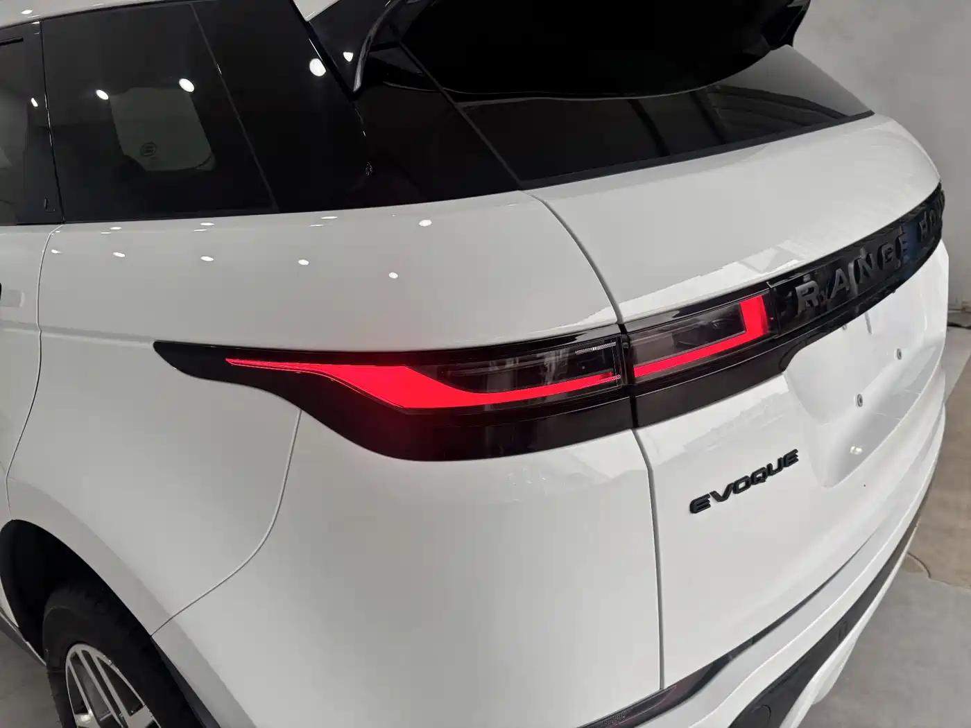 Land Rover Range Rover Evoque 2026 Range Rover Evoque L SE фото 10