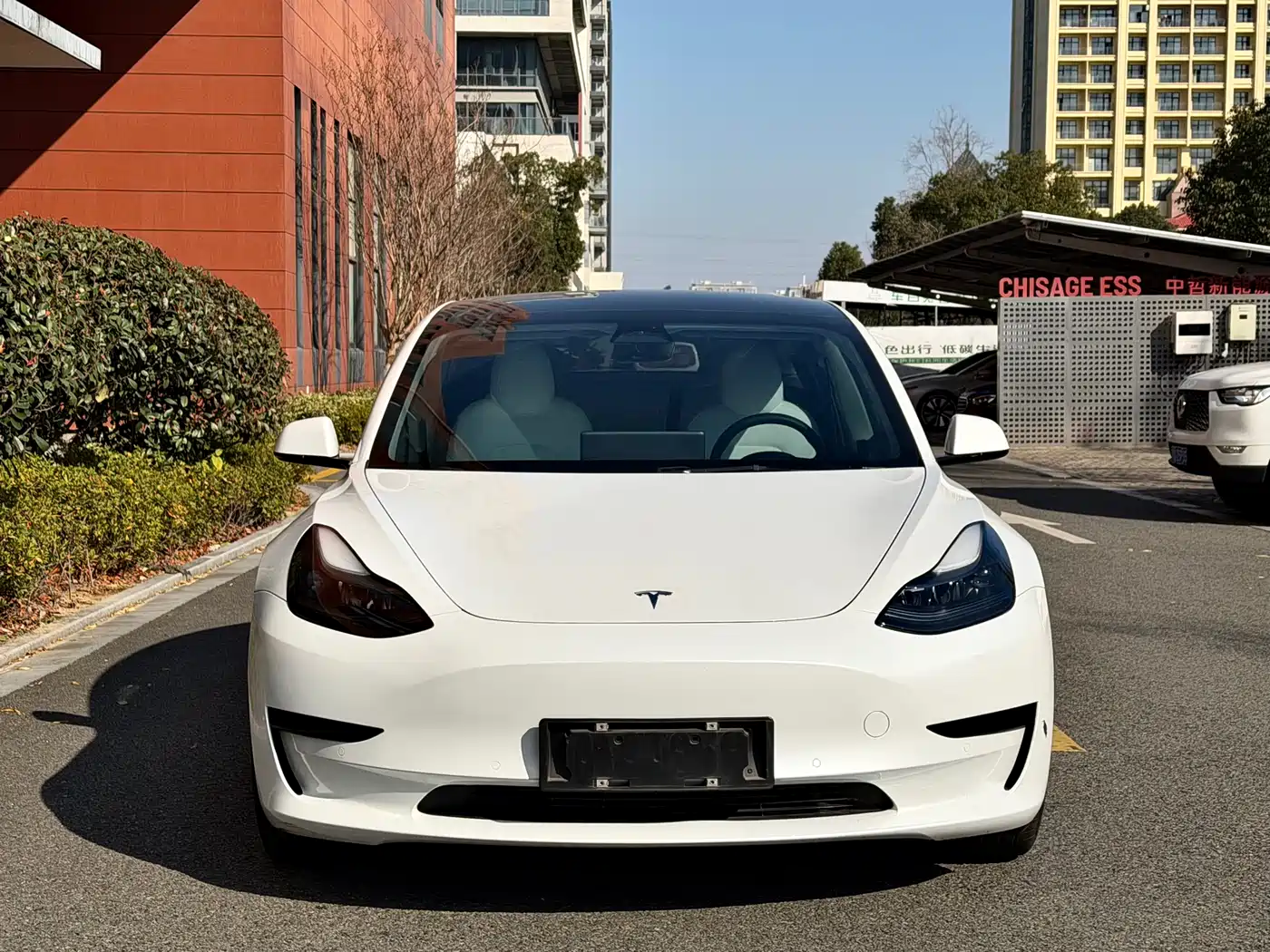 TESLA MODEL 3