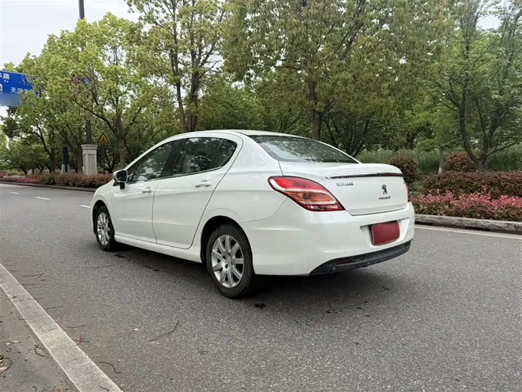 Peugeot 308 2014 Model Joy Edition Classic 1.6L Automatic Superior Style фото 22