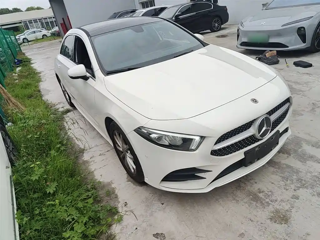 Mercedes-Benz A-Class 2020 Facelift A 200 L Sport Sedan Dynamic фото 4