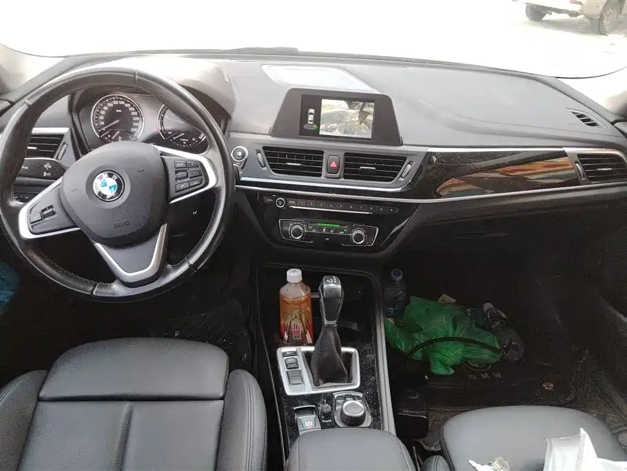 BMW 1 Series 2018 118i Sport Edition фото 12
