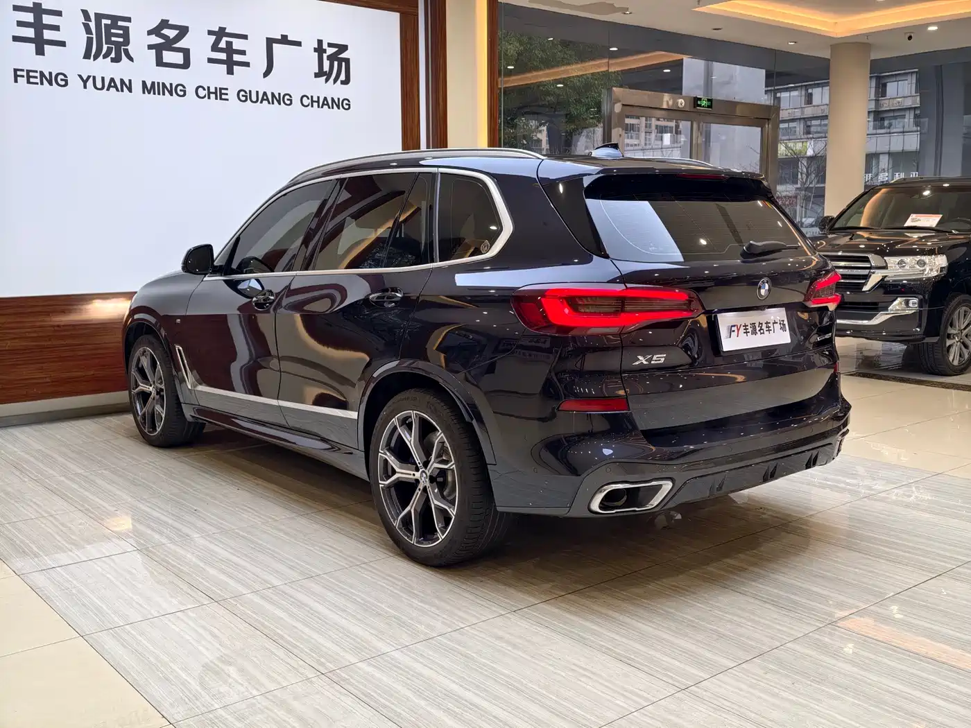 BMW X5 (Import) 2021 xDrive40i Exclusive M Sport Package фото 31