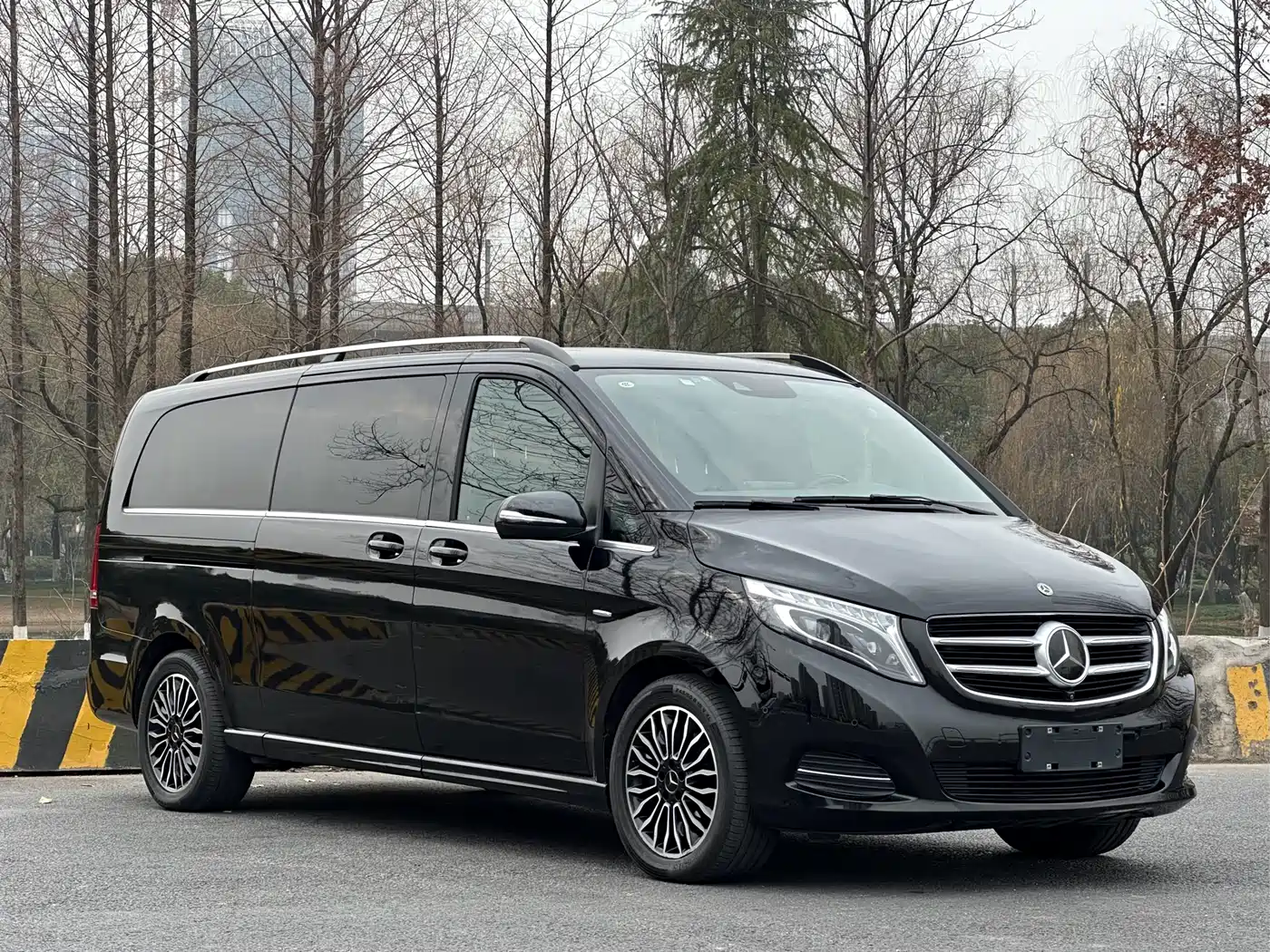 Mercedes-Benz V-Class 2017 Model V 260 L Premium Extended Edition фото 3