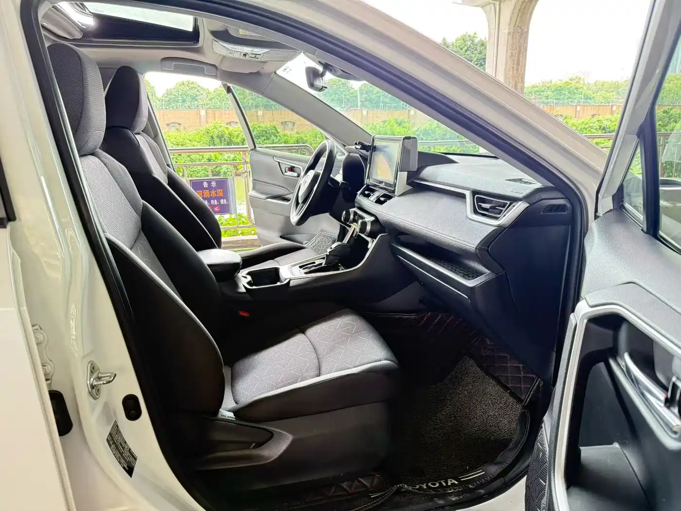 Toyota RAV4 Rongfang 2020 2.0L CVT 2WD Trend Edition фото 9