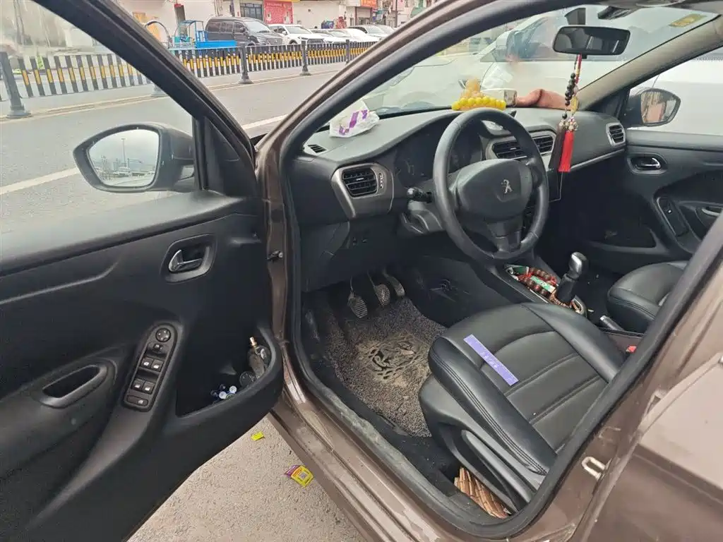 Peugeot 301 2016 1.6L Manual Comfort Edition фото 14