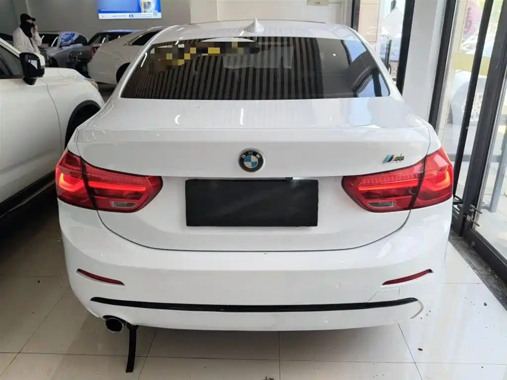 BMW 1 Series 2017 118i Sport фото 7