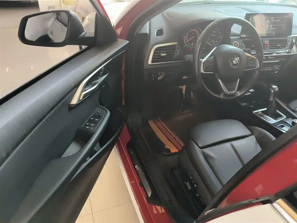BMW 1 Series 2017 118i Sport фото 11