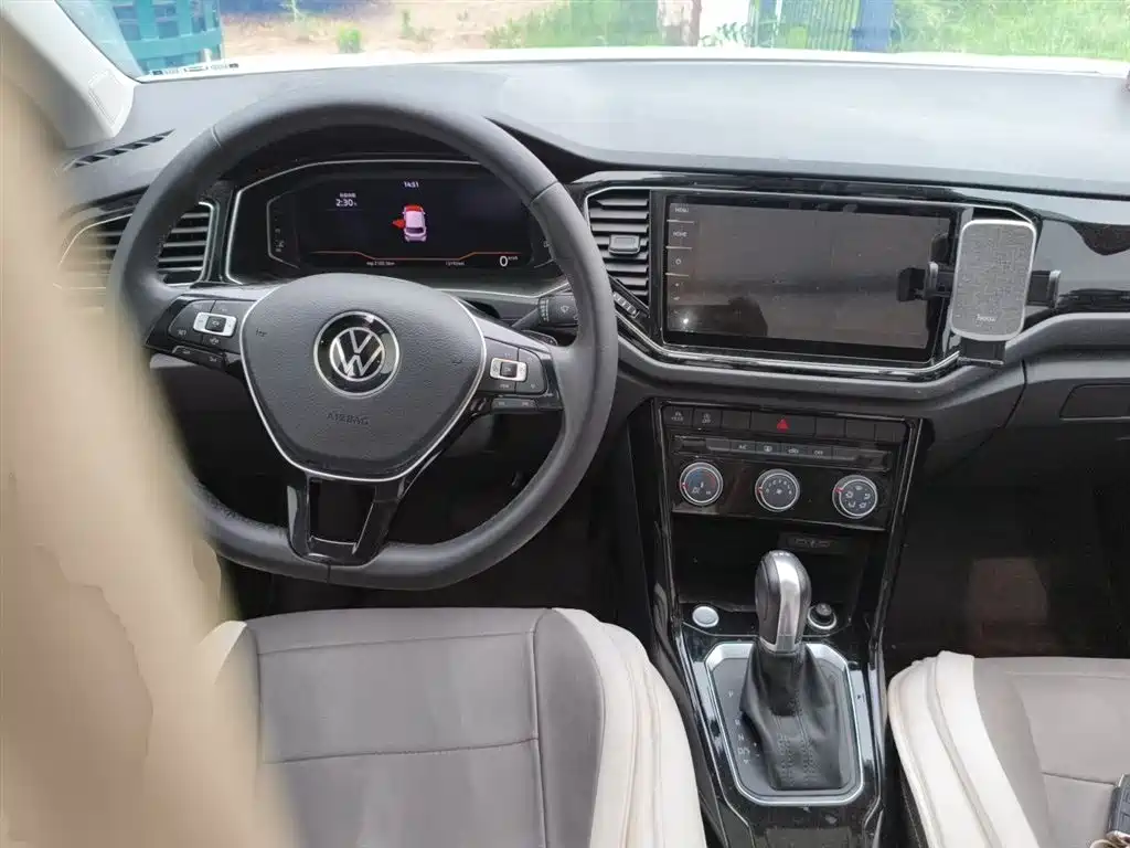 Volkswagen T-ROC 2021 280TSI DSG 2WD Comfort Smart Connect 30th Anniversary Edition фото 6