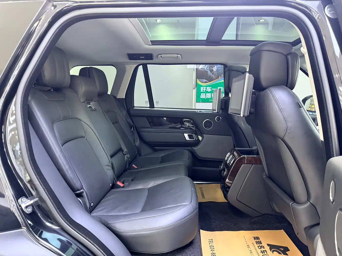 Land Rover Range Rover 2022 3.0 L6 400PS Heritage Extended Classic Edition фото 12