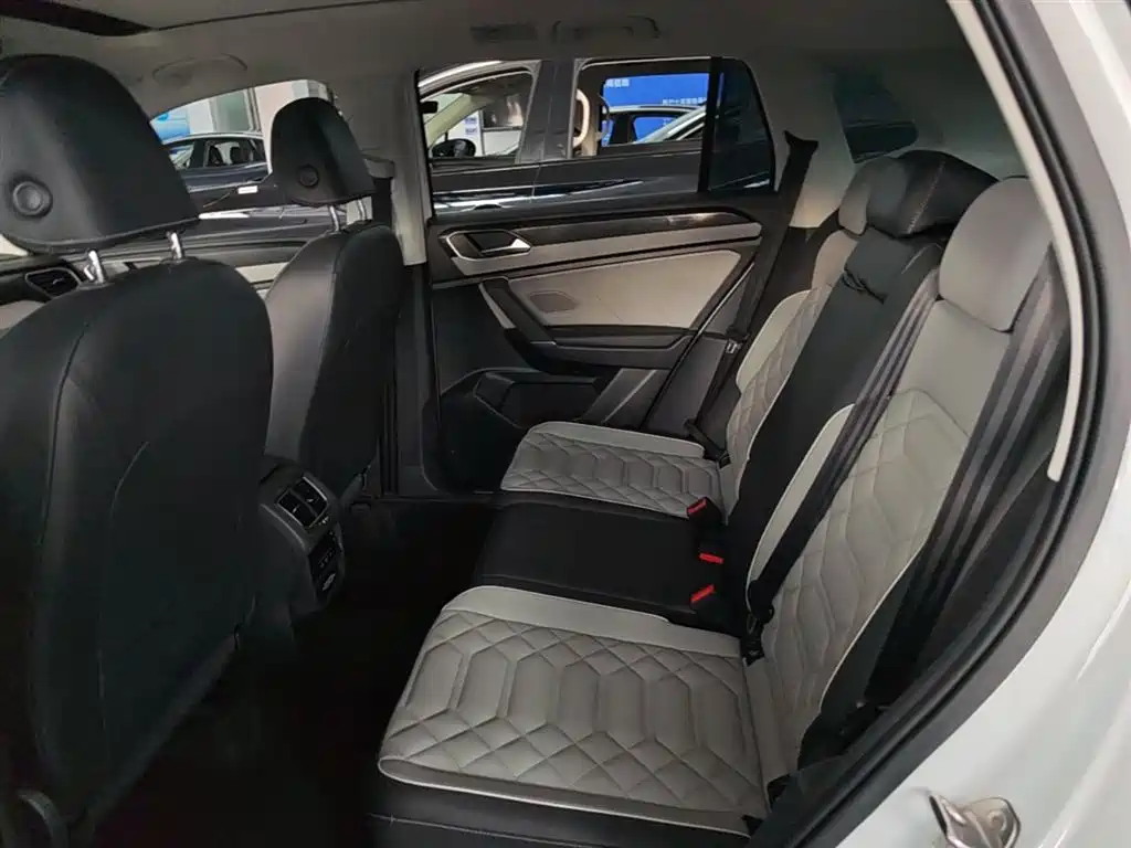 Volkswagen Tayron 2024 300TSI 2WD Luxury Plus Advanced фото 17