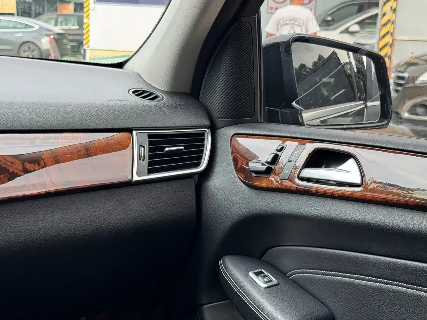 Mercedes-Benz M-Class 2012 Model ML 350 Luxury фото 14