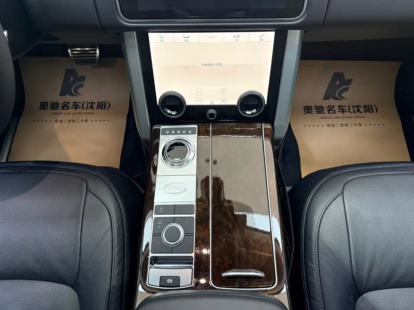 Land Rover Range Rover 2022 3.0 L6 400PS Heritage Extended Classic Edition фото 17