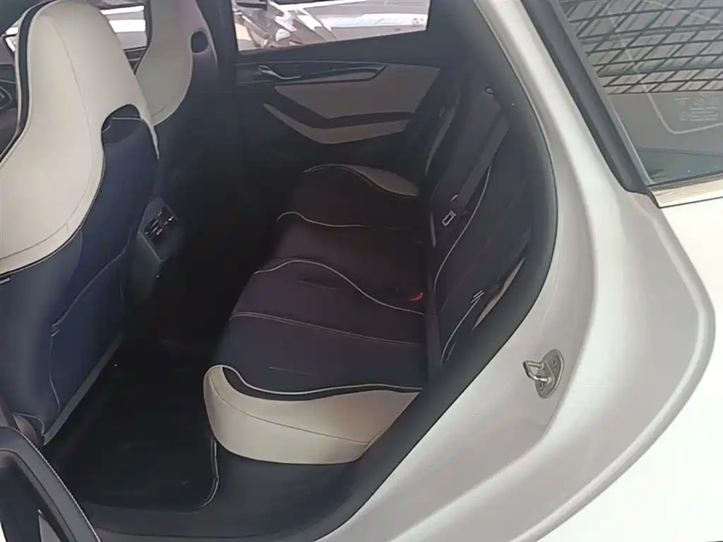 BYD Qin PLUS 2021 DM-i 55KM Premium фото 17