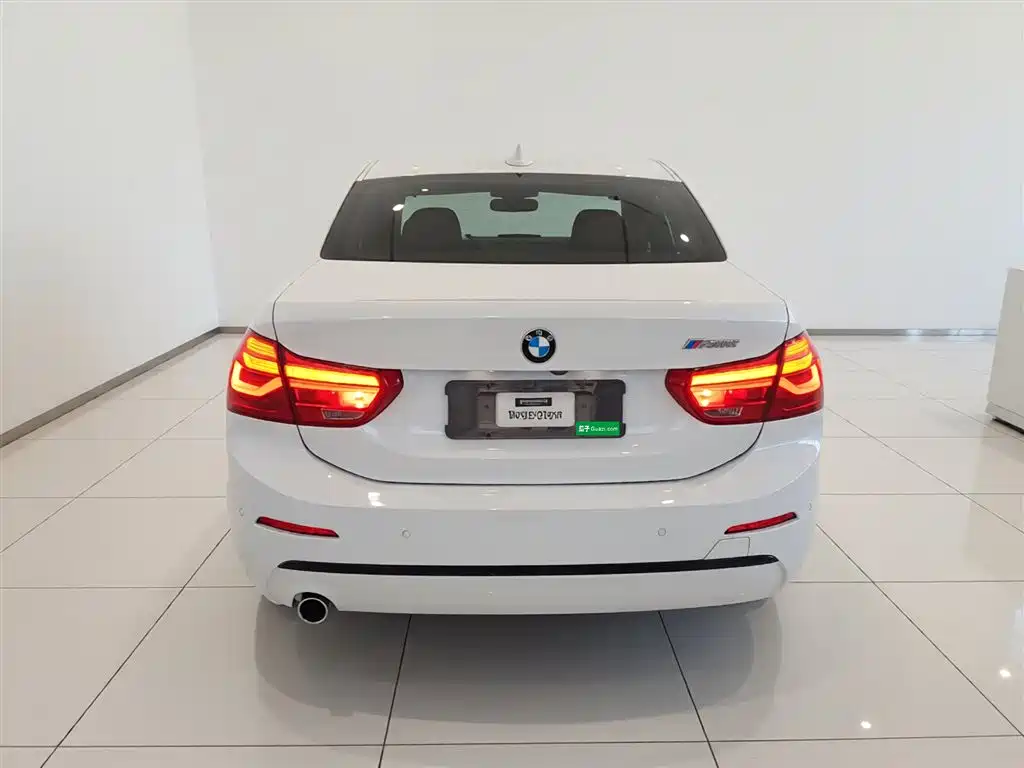 BMW 1 Series 2018 118i Sport Edition фото 6