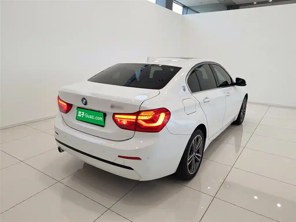 BMW 1 Series 2018 118i Sport Edition фото 7