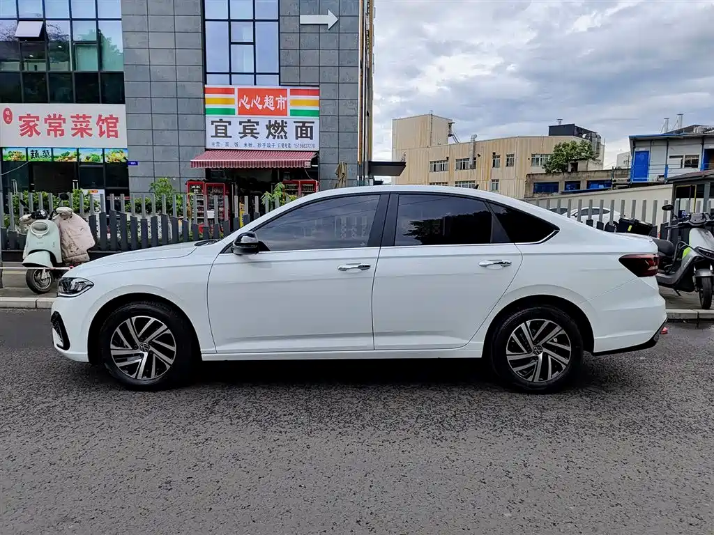 Volkswagen Lavida 2024 Model 300TSI DSG Starlight Leading Edition фото 3