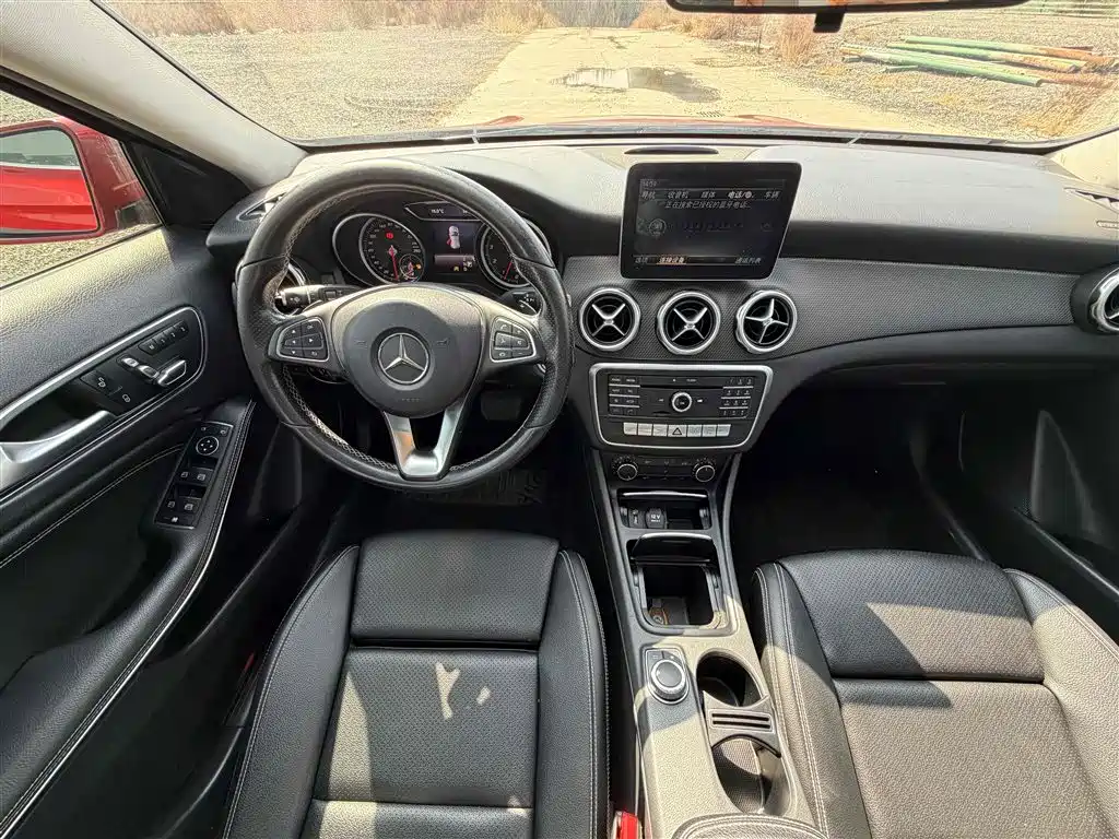 Mercedes-Benz GLA 2018 GLA 200 Dynamic фото 9