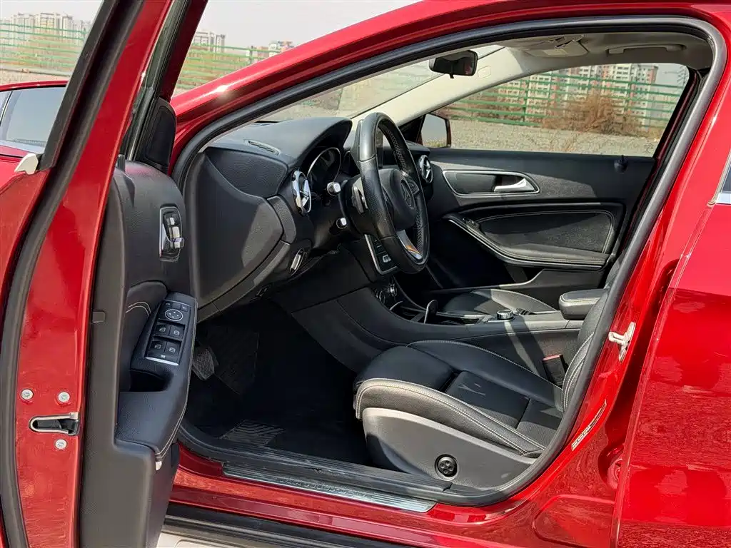 Mercedes-Benz GLA 2018 GLA 200 Dynamic фото 7