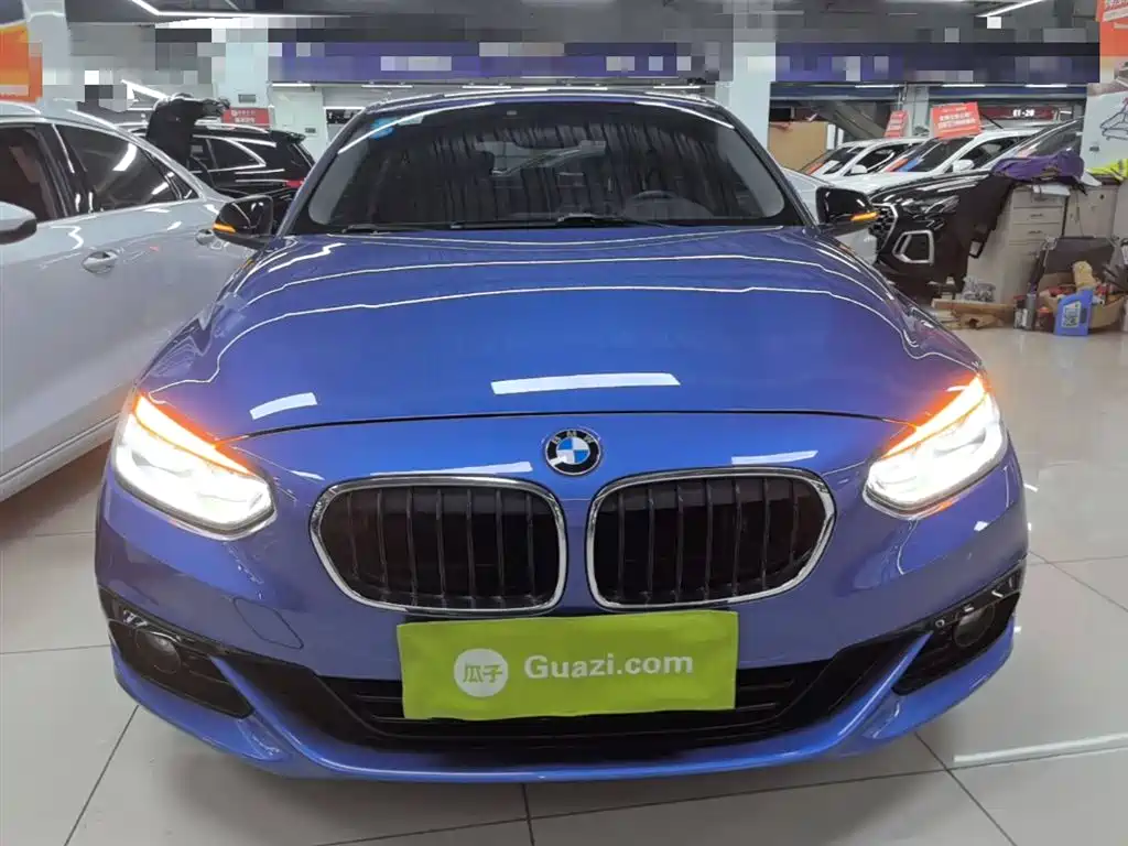 BMW 1 Series 2018 118i Sport Edition фото 3